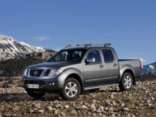 How to replace a lightbulb on a Nissan Navara 