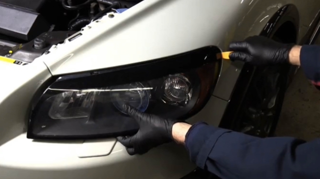 How to replace a headlight bulb on a Volvo V60 - Car Ownership - AutoTrader