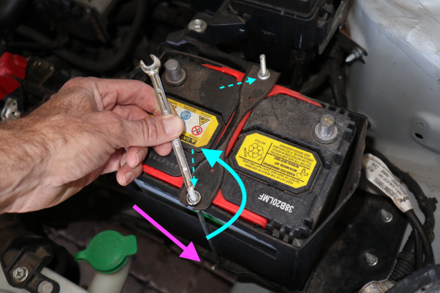 How to replace a Suzuki Celerio's car battery - Car Ownership - AutoTrader