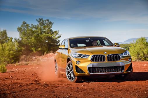 How to replace the car battery on a BMW X2